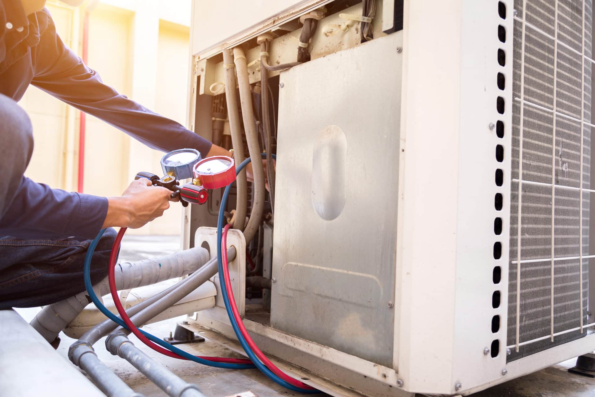 AC repair technician in Ottawa