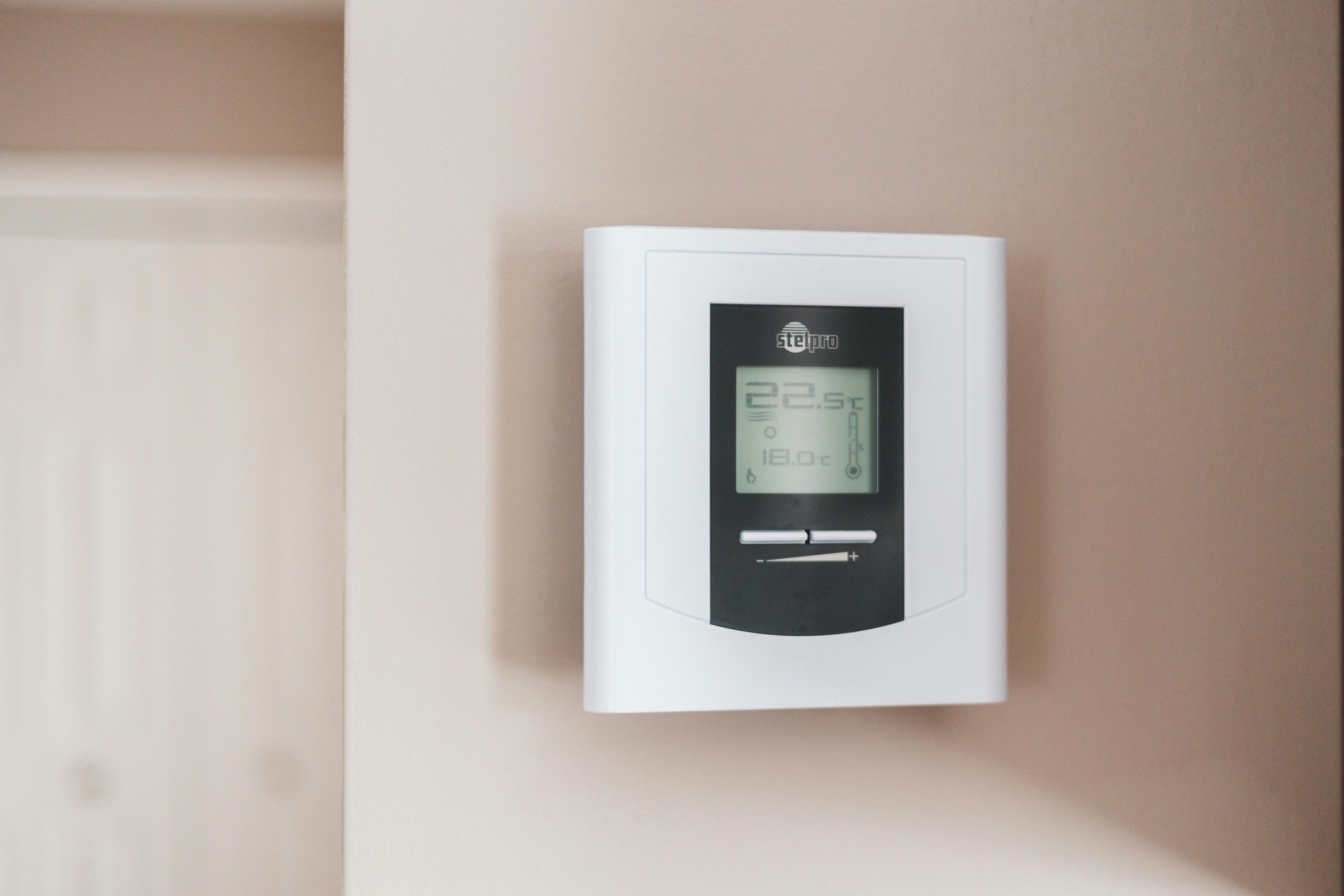 AC cooling problems in Ottawa home thermostat
